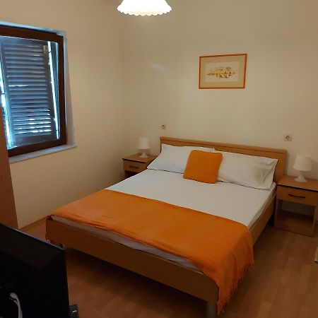 Apartments Keti Pag Town Exterior photo