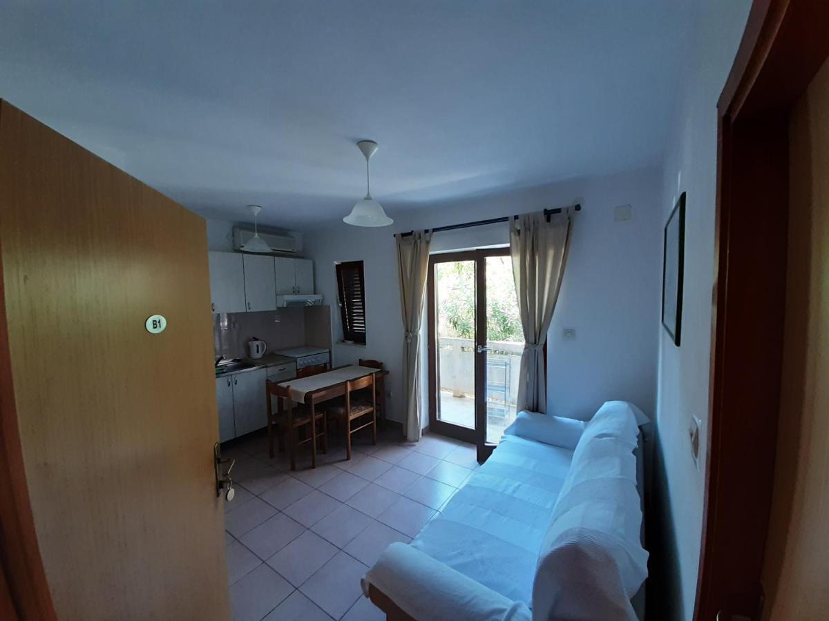Apartments Keti Pag Town Exterior photo